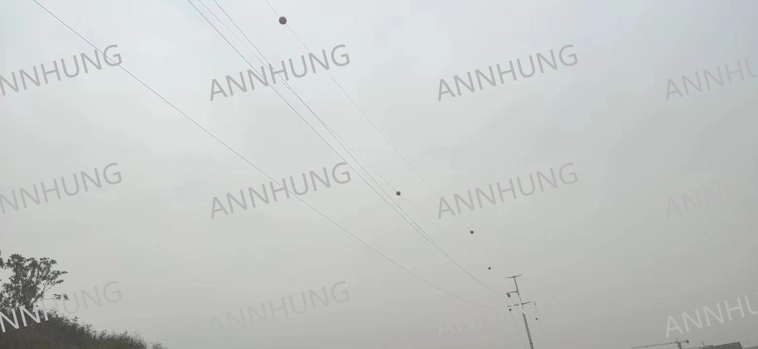 najnowsza sprawa firmy na temat Aircraft Warning Sphere Installation Case: AH-AWS 600 mm Fiberglass Markers on High-Voltage Transmission Lines